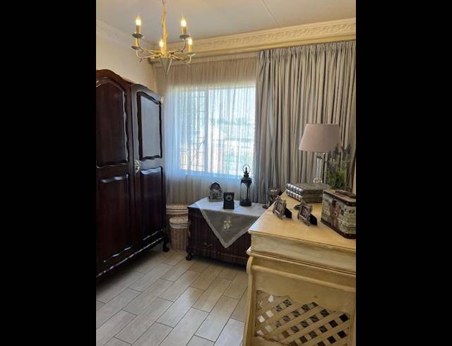 3 BEDROOM TOWNHOUSE FOR SALE IN CROYDON